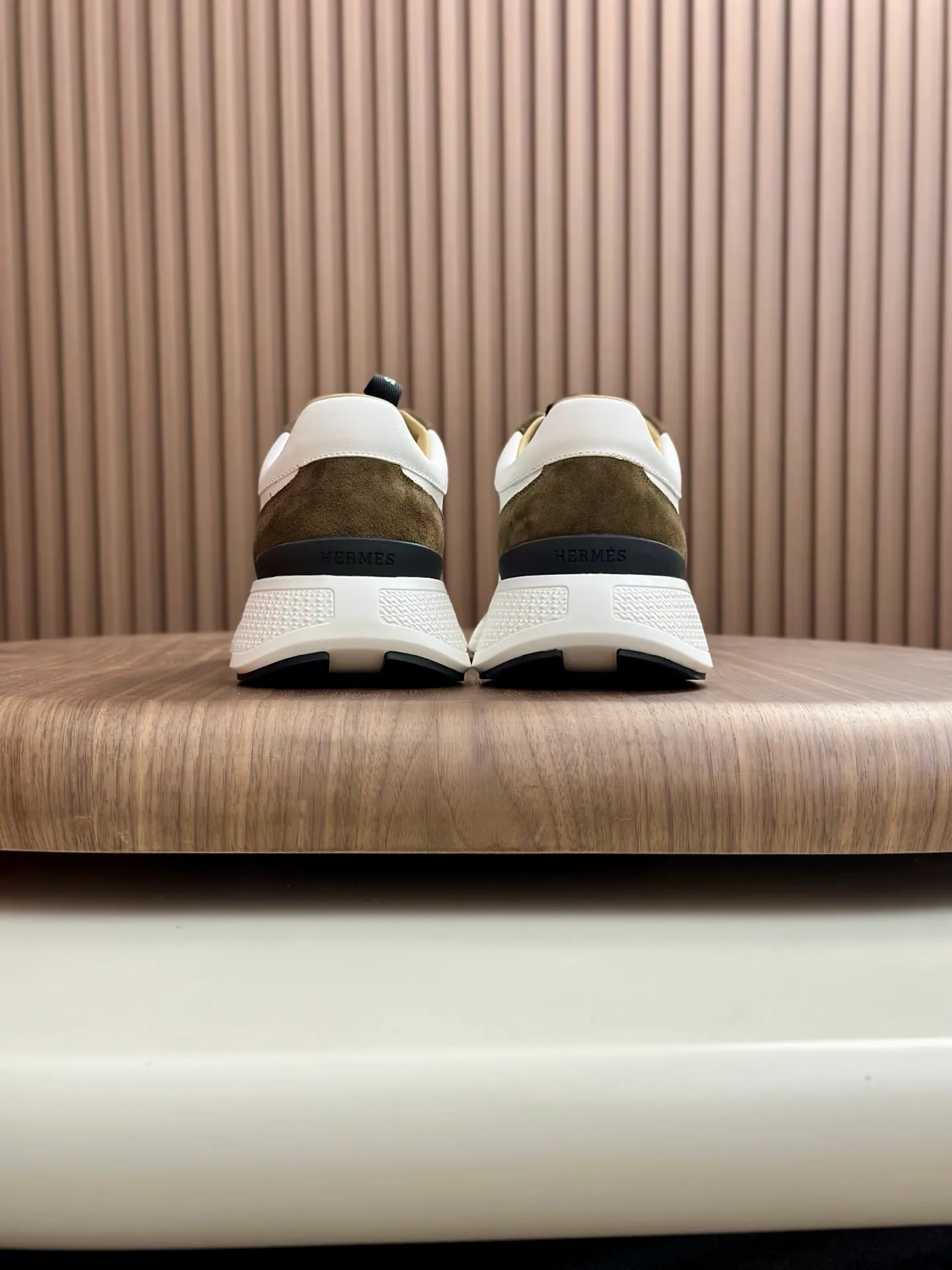 [HERMES] Hermès men's shoes 💰840💰 - High-end quality original order - Upper: 🔝 tumbled calfskin, brand canvas cloth, shoe body sewn with ´H´ pattern - Lining: water-dyed cowhide - Outsole: ultra-light T men's shoes 💰U foam rubber; two-color molded outsole - Ultra-high quality control, fine workmanship: highlighted (high-end, luxury, grade) -Size :39-44 (38, 45, can be customized)